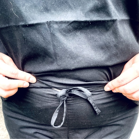 🖤 SET of Black Dickies 2X Scrubs with Flare Leg Cargo Pants & Two Pocket Top - Picture 5 of 11